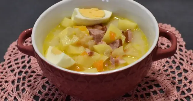 Idealne zupy na wywarze z golonki: Przepisy i triki Leonarda