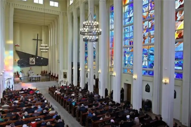 Ile kosztuje msza za zmarłego? Ceny w różnych miastach Polski