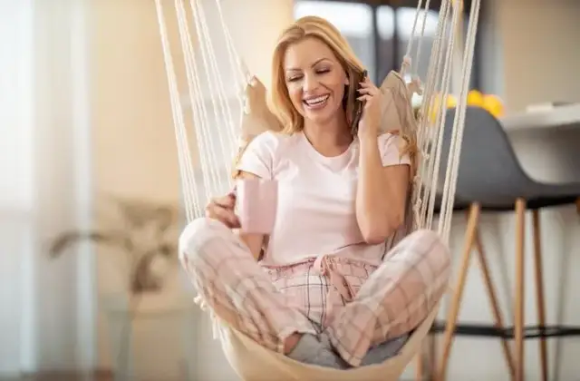 Jak zamontować huśtawkę w suficie? Ekspert radzi bezpiecznie!