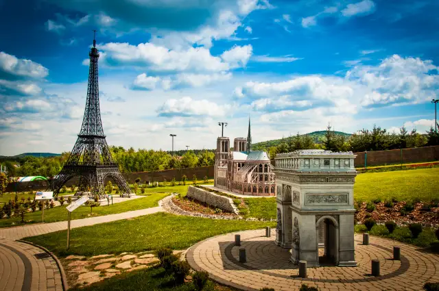 Sabat Krajno: Twoje pierwsze atrakcje i praktyczny przewodnik