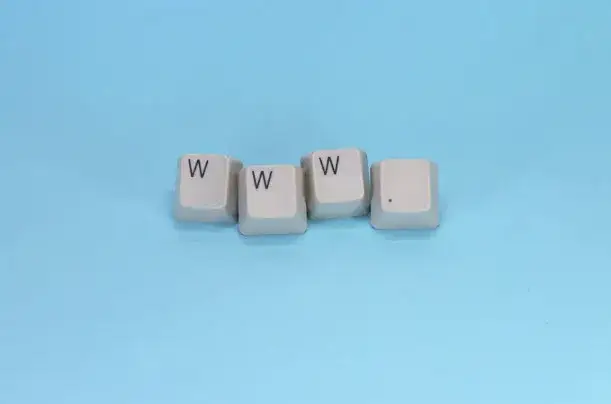 Przejmowanie wygasających domen .pl: Jak zdobyć cyfrowy skarb?