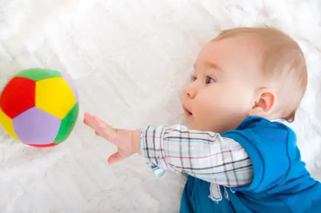 Jak stymulować rozwój 7-miesięcznego dziecka i uniknąć opóźnień