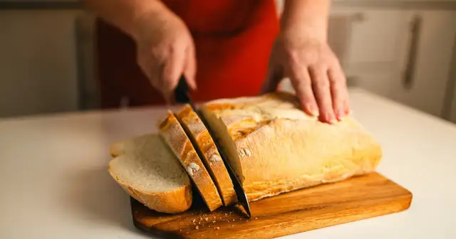 Białe pieczywo: Czy na pewno niezdrowe? Fakty, mity, alternatywy.