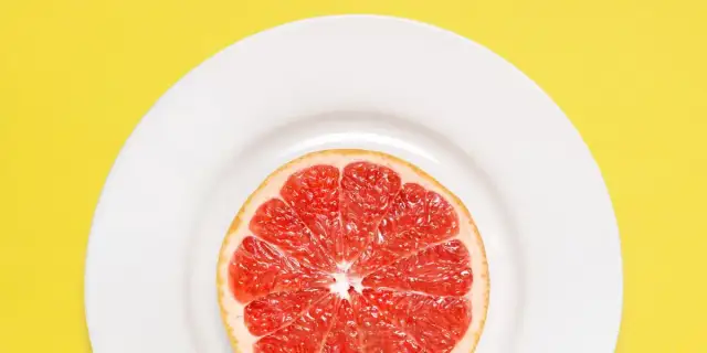 Ile kalorii ma grejpfrut? Zaskakujące fakty o jego kaloryczności