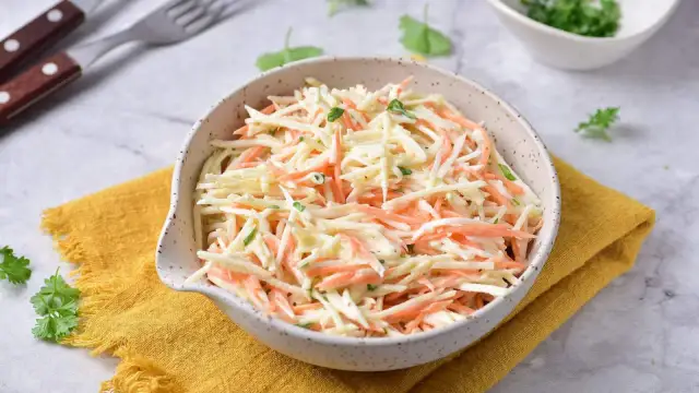 Jak zrobić surówkę z selera, która zachwyci Twoich gości?