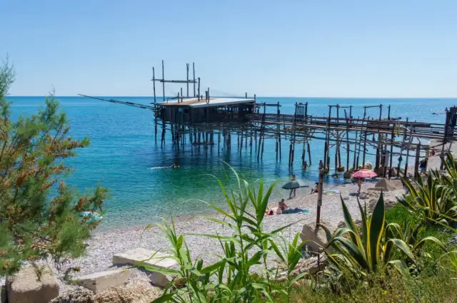 Spiagge Abruzzo: Guida completa tra sabbia, trabocchi e natura