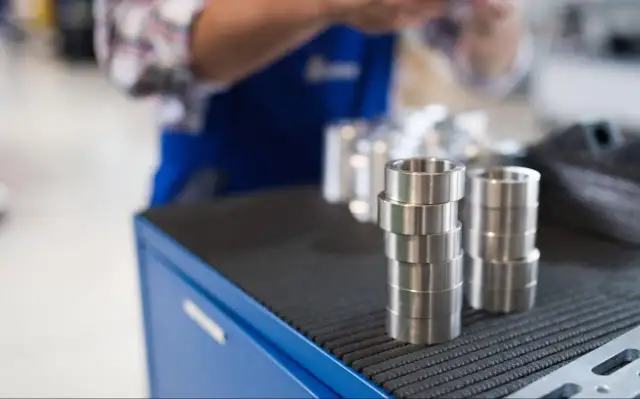 Tuleje ślizgowe – z czego są tworzone?