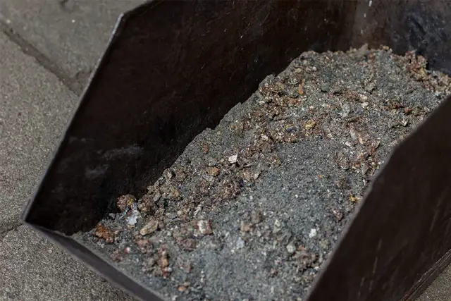 Dlaczego robią się spieki w piecu na pellet i jak ich unikać?