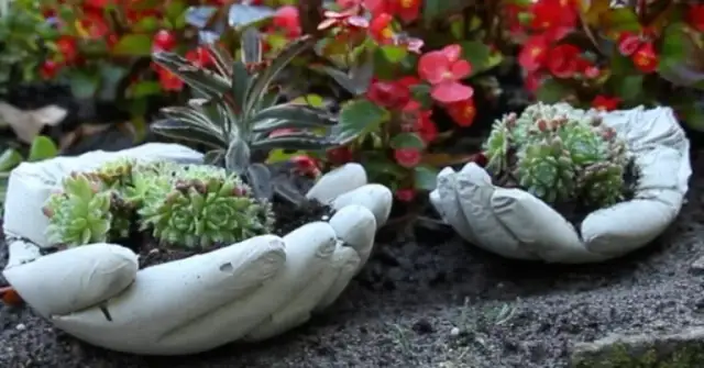 Ozdoby do ogrodu z cementu czy betonu - co wybrać dla trwałości?