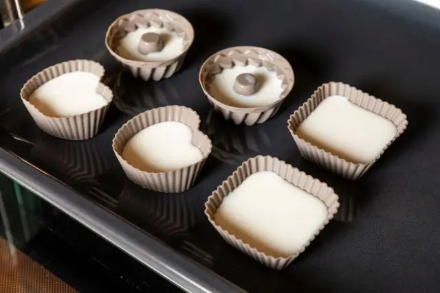 Jak długo piec babeczki w silikonowych foremkach, by były idealne?