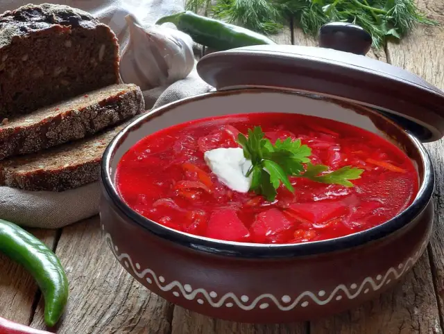 Jakie są zupy? Poznaj typy, klasykę i światowe trendy