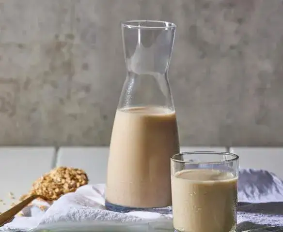 Domowy napój owsiany: Kremowy przepis bez śluzu w 5 min!