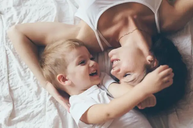 Ile można zarobić na wychowawczym? Sprawdź pensje i zasiłki