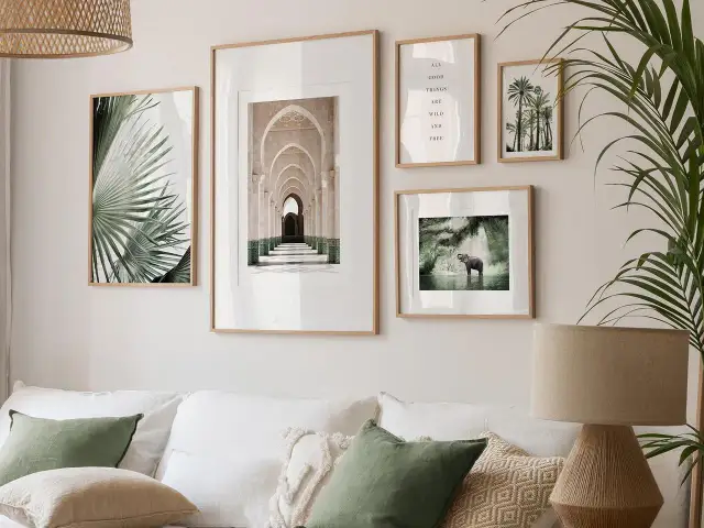 Obrazy nad kanapą: Wieszaj idealnie! Poradnik, zasady i unikanie błędów