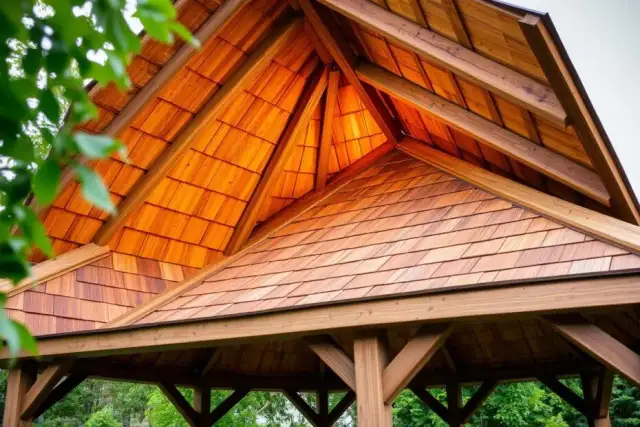 Czym pokryć dach altany? Najlepsze materiały i ich wady