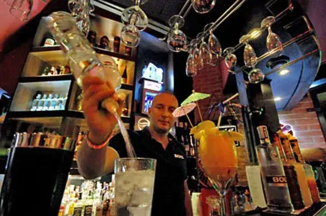 Najlepsze drink bary w Toruniu - Gdzie znaleźć wyjątkowe koktajle