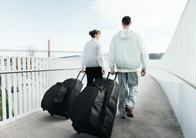 Jak się ubrać do samolotu, by uniknąć niewygody i zimna