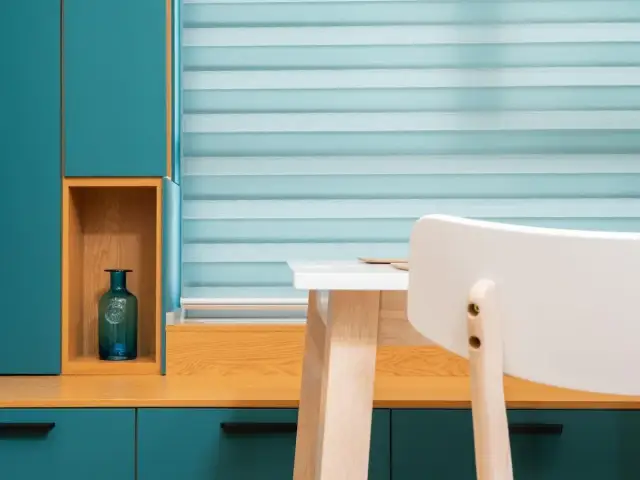 Jak zdjąć roletę wewnętrzną? Bezpieczny demontaż krok po kroku.