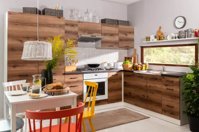 Jaki stół do kuchni? Praktyczny przewodnik i inspiracje