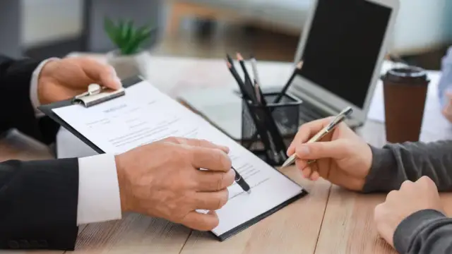 Czy umowa przedwstępna jest wiążąca? Sprawdź, co musisz wiedzieć