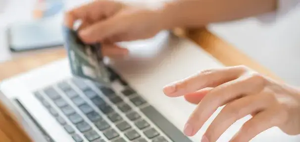 Kiedy przelew za sprzedaż mieszkania? Sprawdź, co wpływa na czas oczekiwania