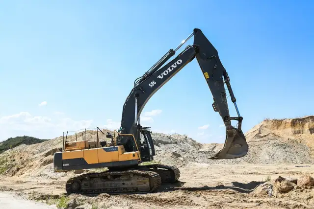 Operator koparki: Jak sprawdzić uprawnienia i uniknąć ryzyka?