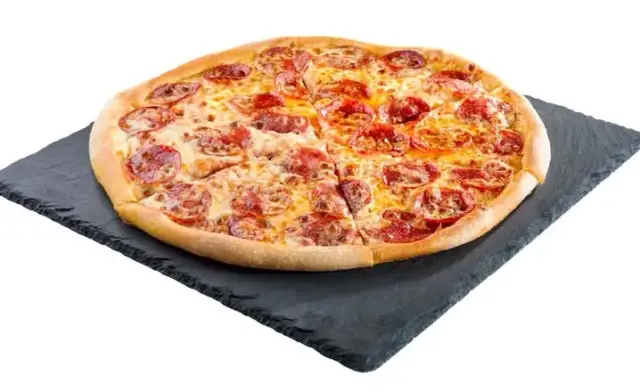 Średnia pizza Domino's ile cm? Sprawdź, zanim zamówisz!