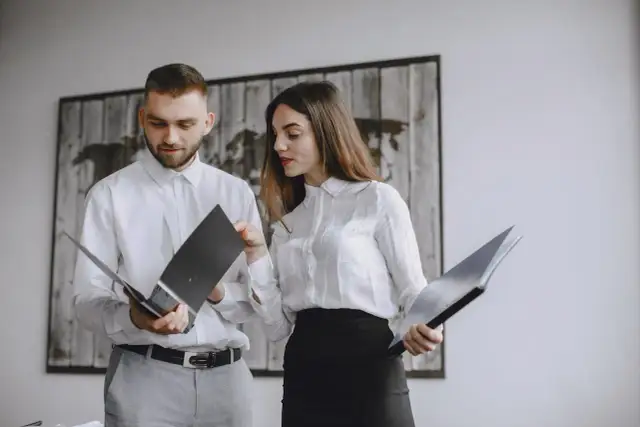 Jakie dokumenty do notariusza przy sprzedaży mieszkania musisz mieć, aby uniknąć problemów?