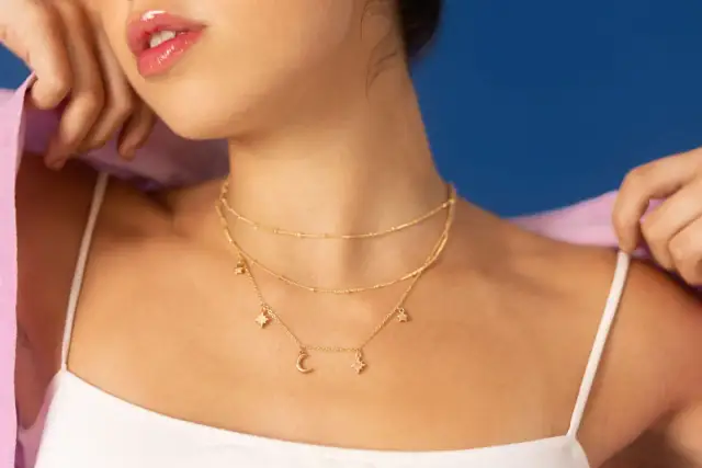 Jak rozplątać naszyjnik? Proste triki na każdy supeł i przechowywanie.