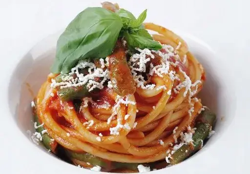 Spaghetti z dziurka w środku: odkryj wyjątkowy smak bucatini