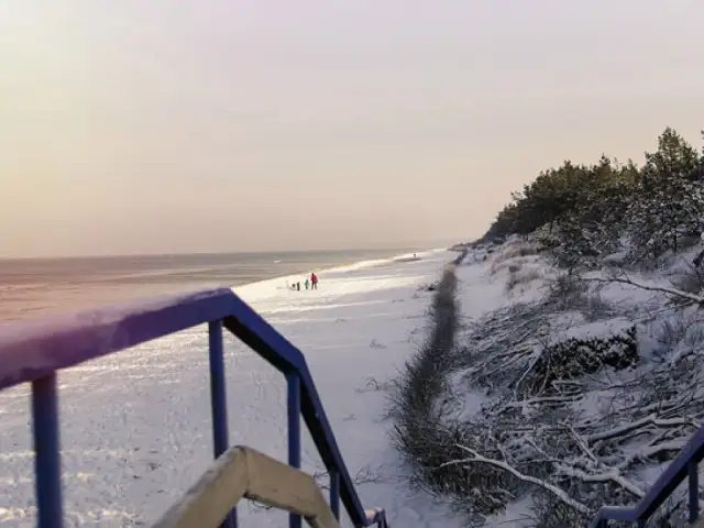 Kołobrzeg zimą: Odkryj spokój, jod i atrakcje poza sezonem!