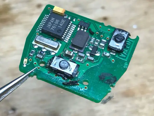 Jaka bateria do pilota Toyota Avensis T27? Poradnik wymiany