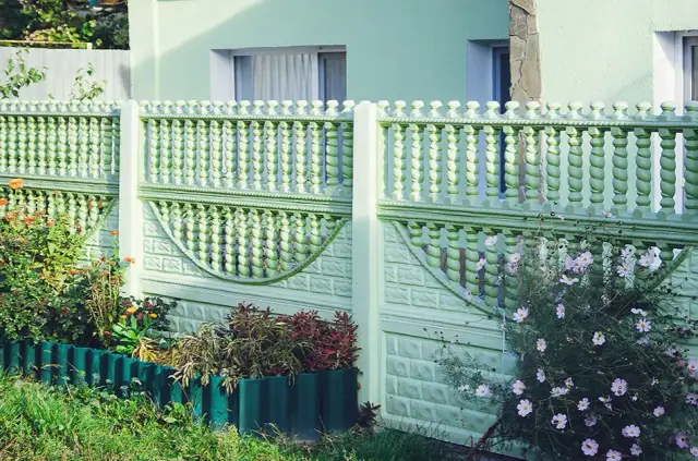 Jak skutecznie pomalować ogrodzenie betonowe - wybór farb i porady