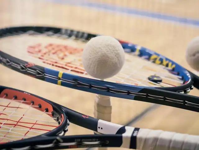 Jak wybrać rakietę do squasha, aby uniknąć frustracji i błędów