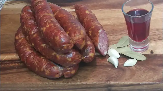 Stary przepis na kiełbasę polską, który zachwyci każde pokolenie