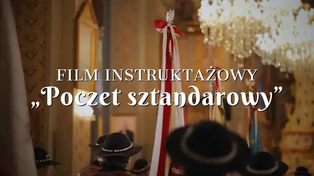 Kiedy opuszczać sztandar w kościele? Poznaj ważne zasady ceremonii