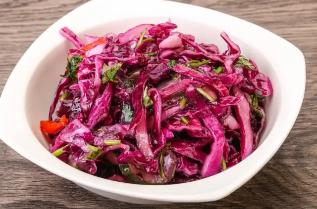 Surówka z czerwonej kapusty jak z kebaba? Poznaj mój sekretny przepis!