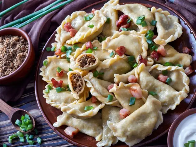 Jak odgrzać pierogi w mikrofali bez rozpadania się i utraty smaku