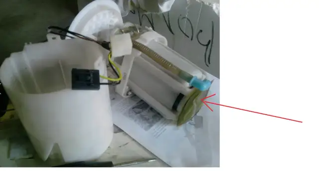 Gdzie jest filtr paliwa w Kia Ceed 1.4 benzyna? Oto odpowiedź!