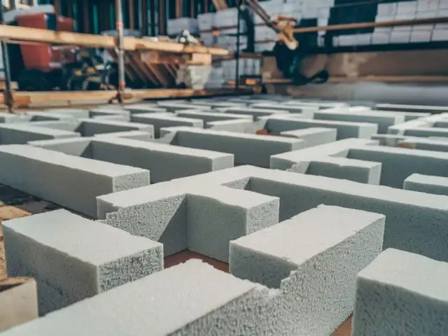 Jakiej grubości styrodur na fundamenty? Optymalne rozwiązania dla Ciebie