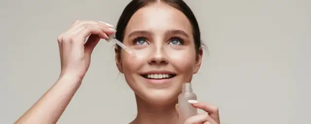 Jakie witaminy na ładną cerę? Odkryj sekrety zdrowej skóry