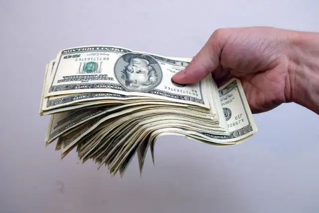 Ile zarabia okulista w USA? Zaskakujące fakty o wynagrodzeniach