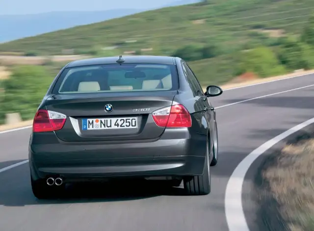 Ile oleju potrzebuje BMW E90 2.0 benzyna? Sprawdź, aby uniknąć problemów