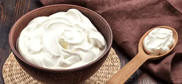 Śmietana 18%: Czy jest zdrowa? Analiza, wpływ i zdrowe alternatywy