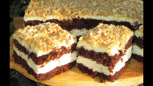 Prosty przepis na ciasto z chałwą i sezamem – idealny deser w kilka kroków