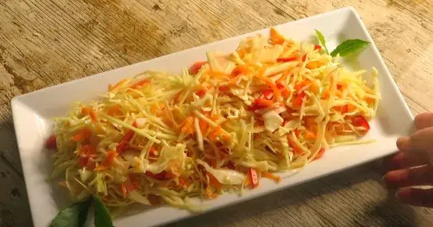 Surówka która może długo stać – przepisy na długoterminowe sałatki