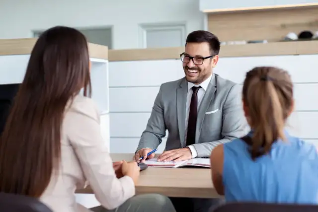 Prowizja dla biura nieruchomości: Czy kupujący zawsze płaci?