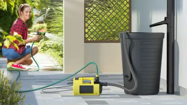 Jak zbierać deszczówkę z rynny i uniknąć marnowania wody