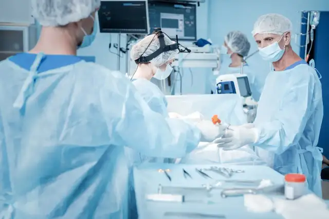 Chirurg więcej niż skalpel? Rola, specjalizacje, edukacja.