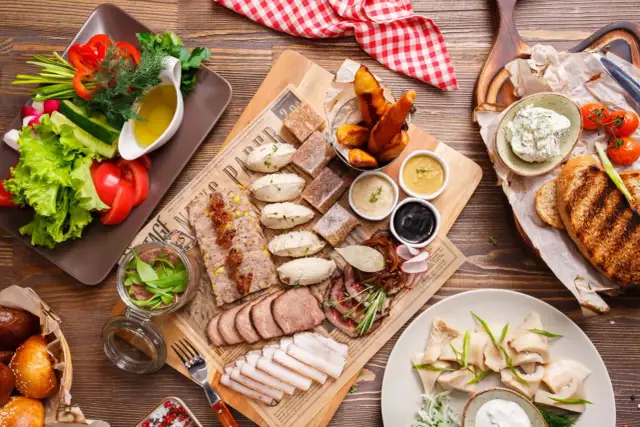 Jak ugościć niespodziewanych gości? Bez stresu w 15 minut!